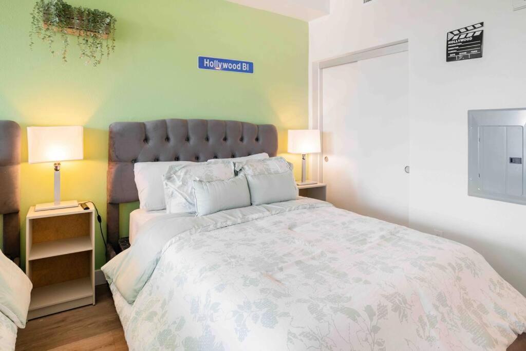 Deluxe W Balcony On Hollywood Walk Of Fame Appartamento