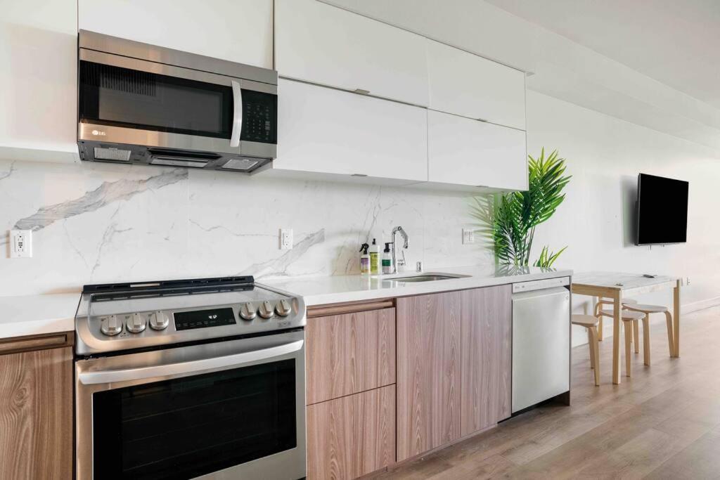 Deluxe W Balcony On Hollywood Walk Of Fame Appartement